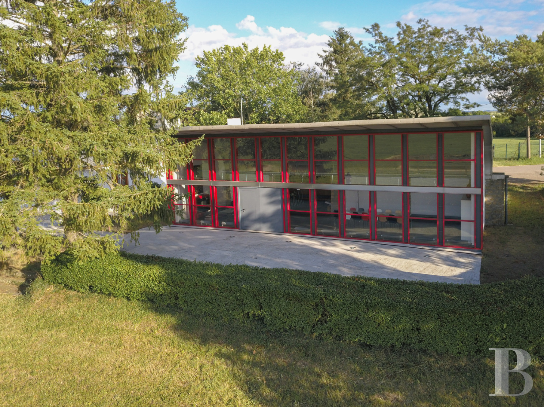 En Meurthe-et-Moselle,  un ancien clubhouse d’aérodrome réalisé par Prouvé et Le Corbusier - photo  n°1